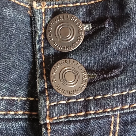 New! WallFlower Blue Jeans Size 11 Short Bootcut Curvy Contour Waistband - Picture 14 of 16